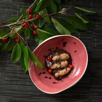 DESSERTS. Amaranthnockerl in Powidl